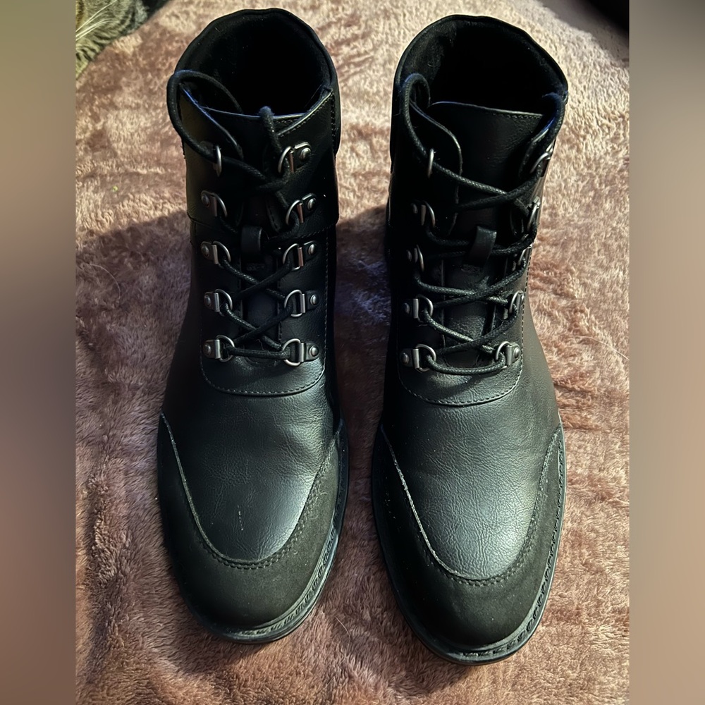 Kenneth Cole Unlisted, brand new out of the box lace up boots! Size 9, black!